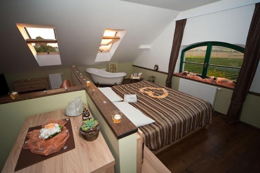 Hotel Vinohrad Milotice Kültér fotó